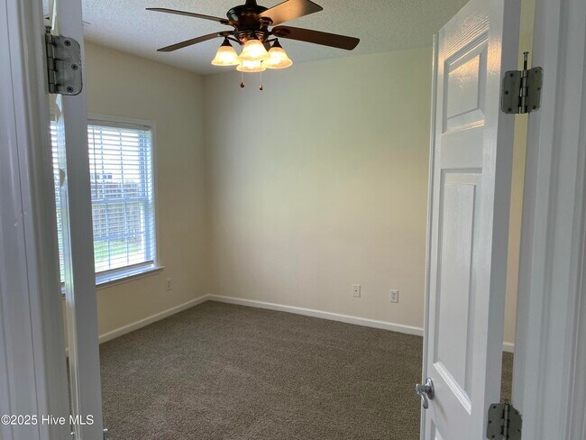 Building Photo - 1004 Foxridge Way