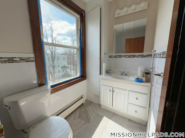 Building Photo - 5 Oakland St