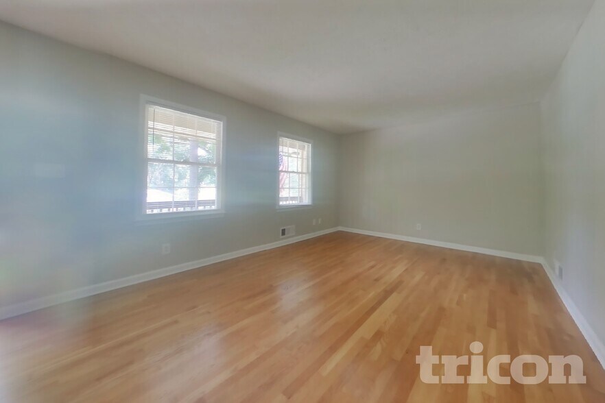 Building Photo - 2301 Cochise Dr