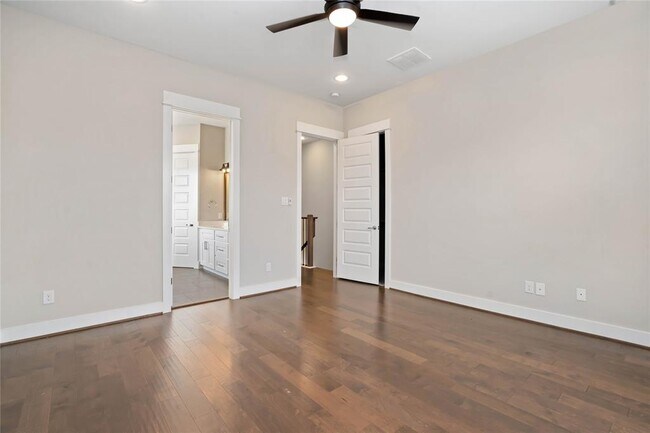 Building Photo - 1302 W 23rd St