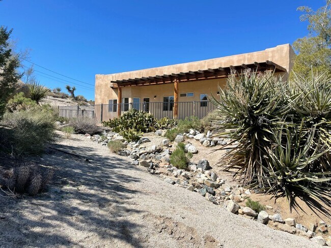 Building Photo - 6231 Mirlo Rd