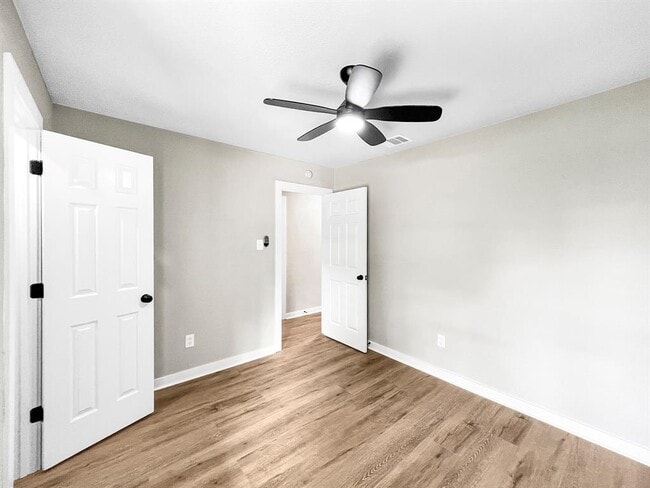 Building Photo - 4926 Adonis Dr