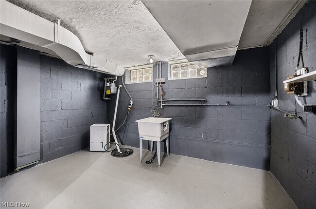 Building Photo - 3889 Grenville Rd
