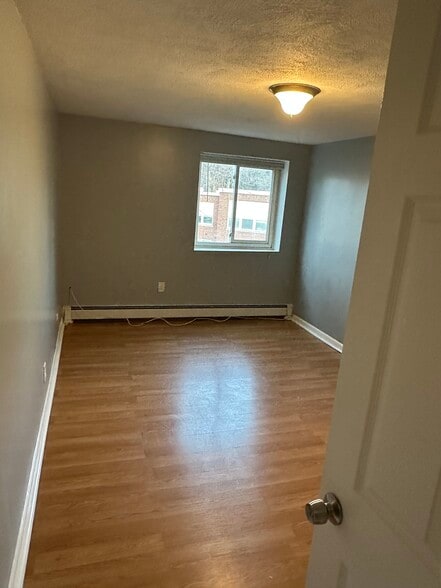 Building Photo - 31 Jones Ter