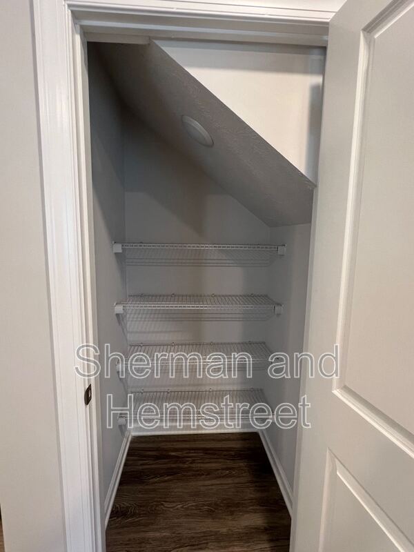 Building Photo - 7008 Hummingbird Dr