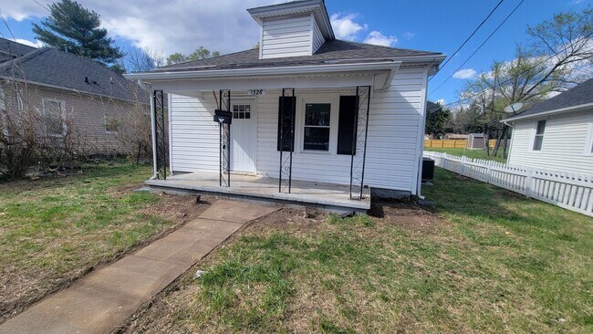 Building Photo - 1326 Morton Ave SE