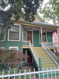 Building Photo - Upstairs Two Bed Two Bath in Midtown