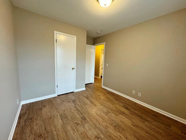Building Photo - 219 Crystal Knoll Blvd