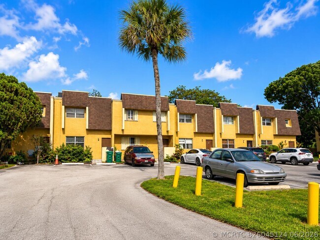 Building Photo - 5728-5728 Blueberry Ct