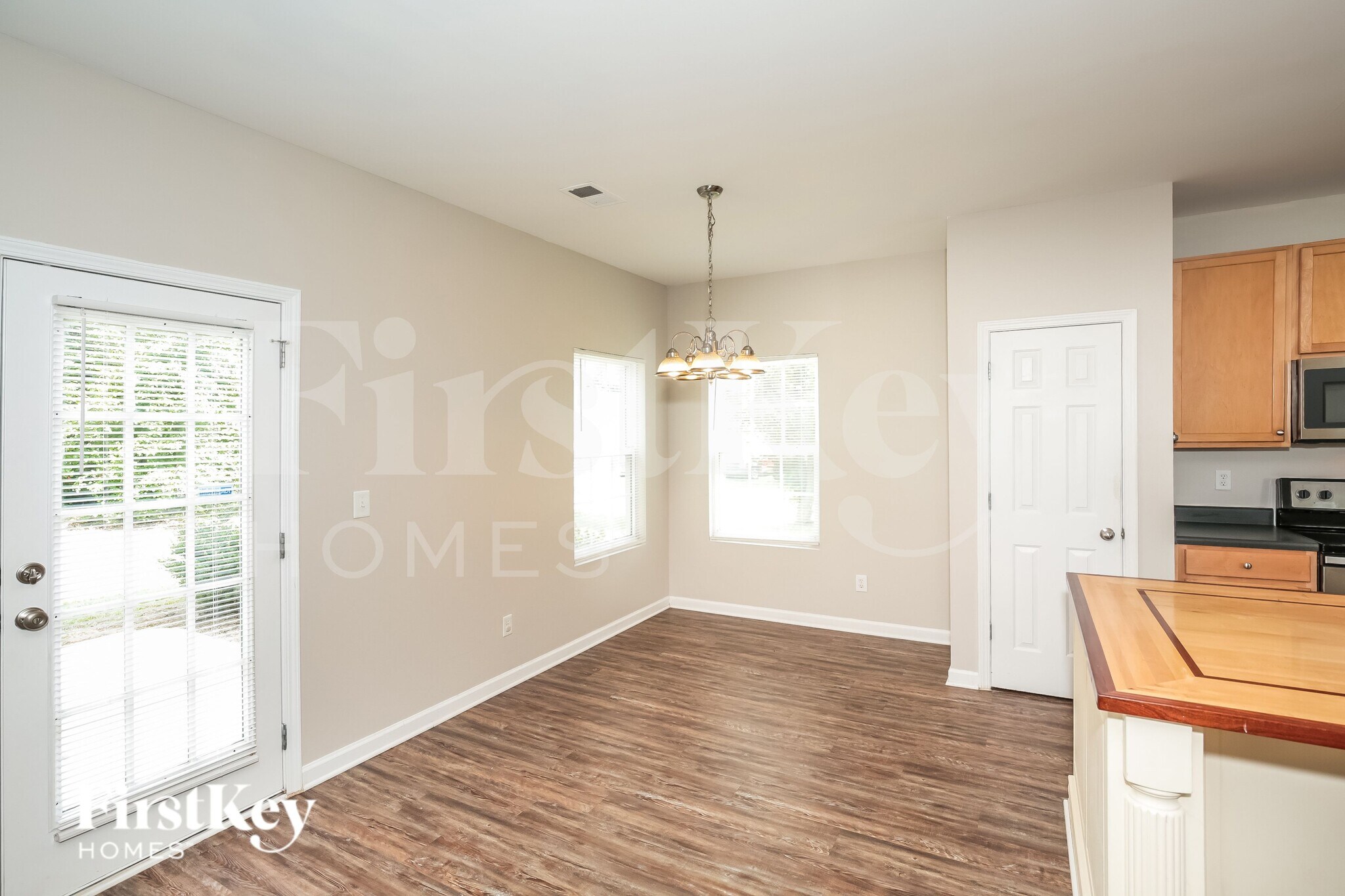 Building Photo - 1531 Pecan Ln