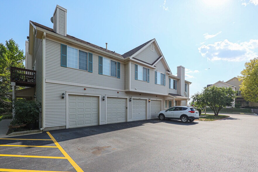 Building Photo - 607 Fox Ridge Dr