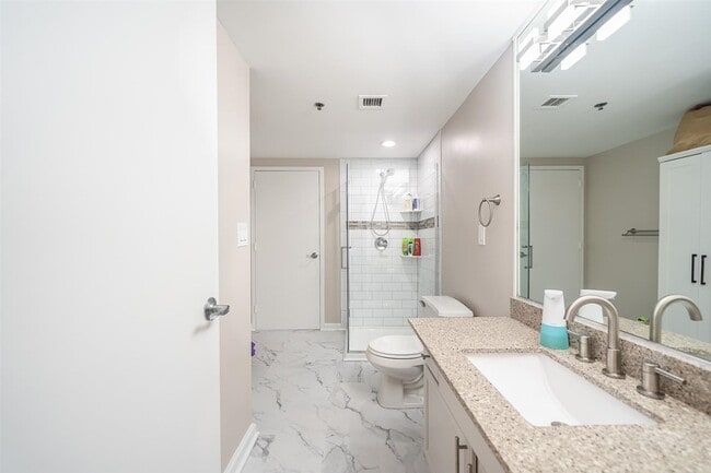 Building Photo - 700 1st St