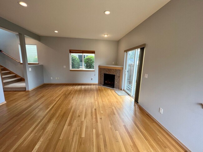 Building Photo - Greenwood Home