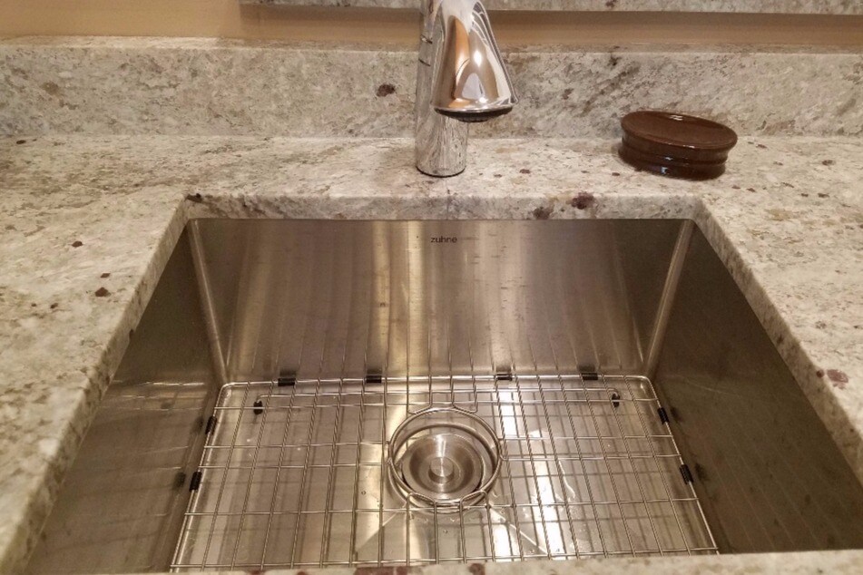 Deep Basin Sink - 178 Bowen St