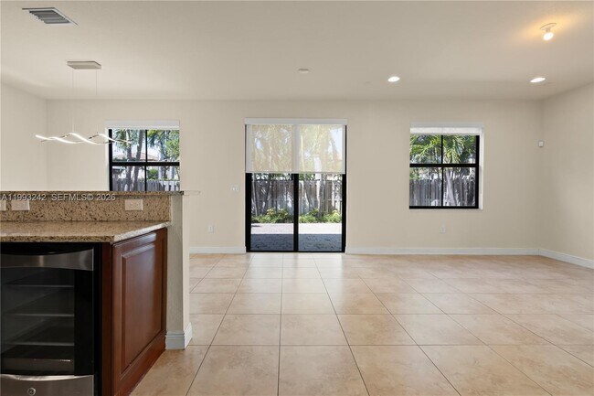 Building Photo - 10021 NW 87th Terrace