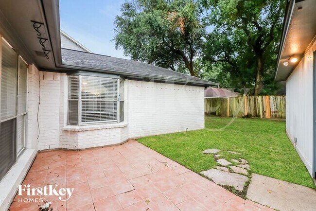 Building Photo - 15631 Cascade Point Dr