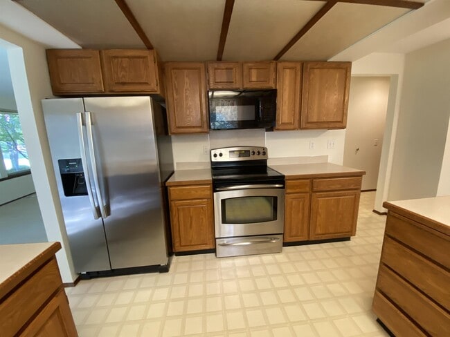 Building Photo - 501 E Michelle Dr