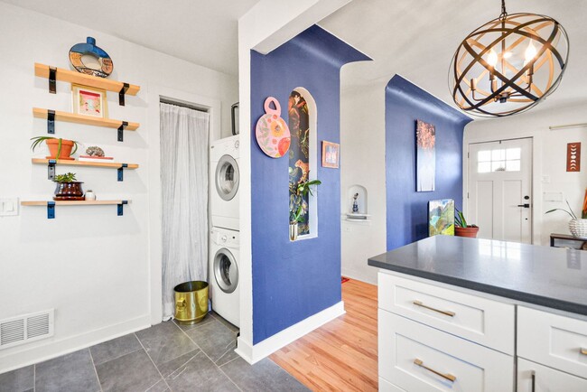 Building Photo - 2Bed/1bath beautiful Home close to City Park