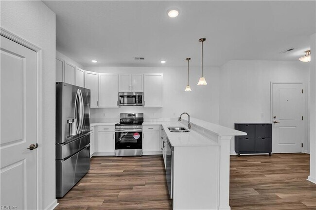 Building Photo - 1732 Dromolin Dr