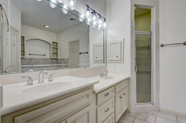 Building Photo - 2210 Mason St