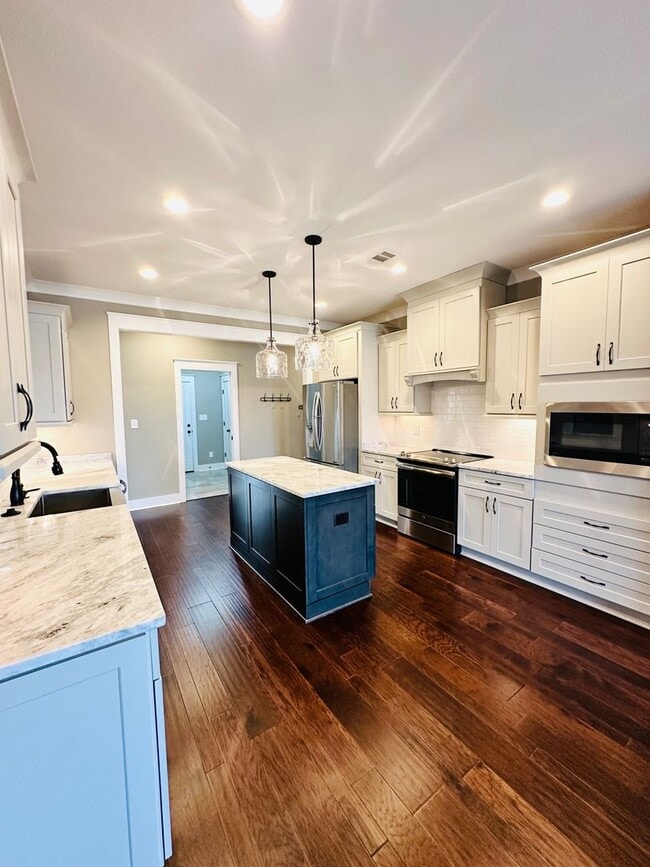 Building Photo - Luxury Living in Live Oak Preserve