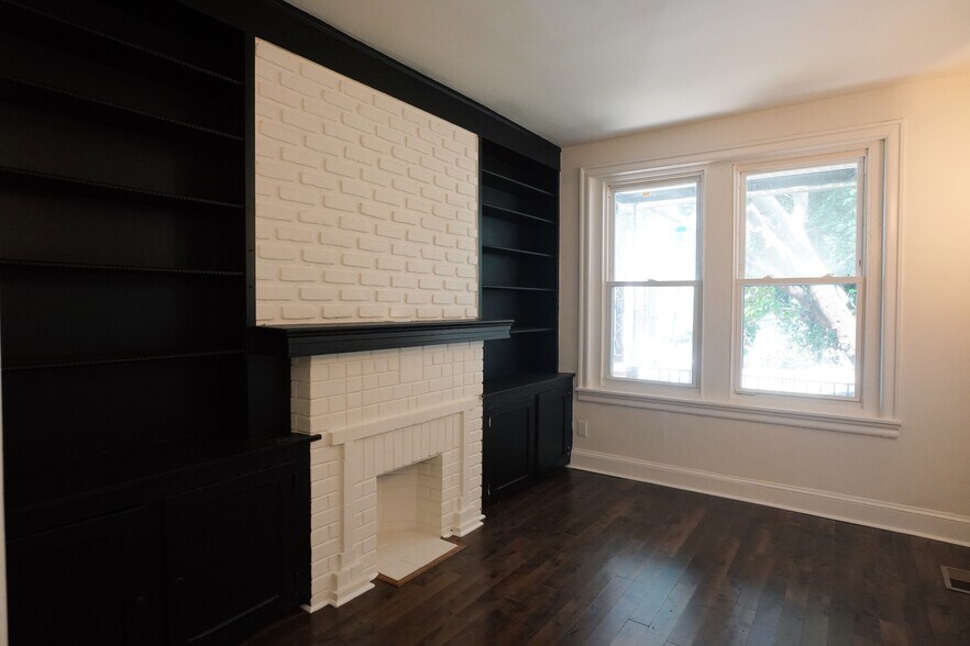 Building Photo - 5517 N Fairhill St