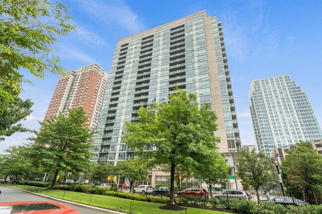 Building Photo - 20 Newport Pkwy