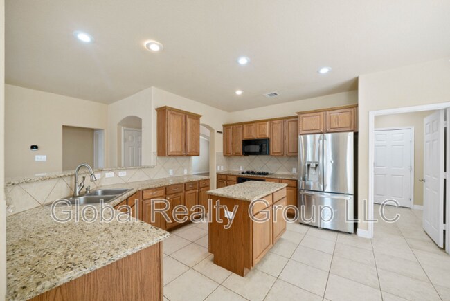 Building Photo - 431 Calm Springs