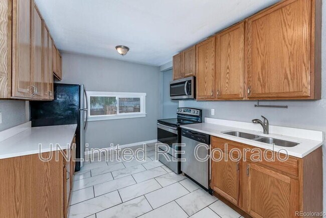 Building Photo - 504 King St