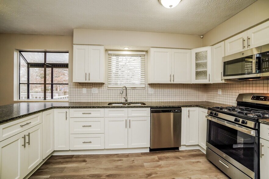Building Photo - 1658 Sandy Side Dr