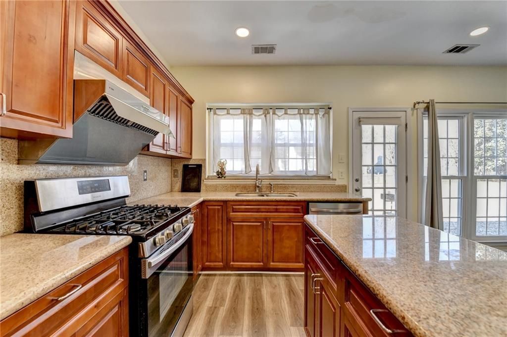 Building Photo - 435 Leasingham Way