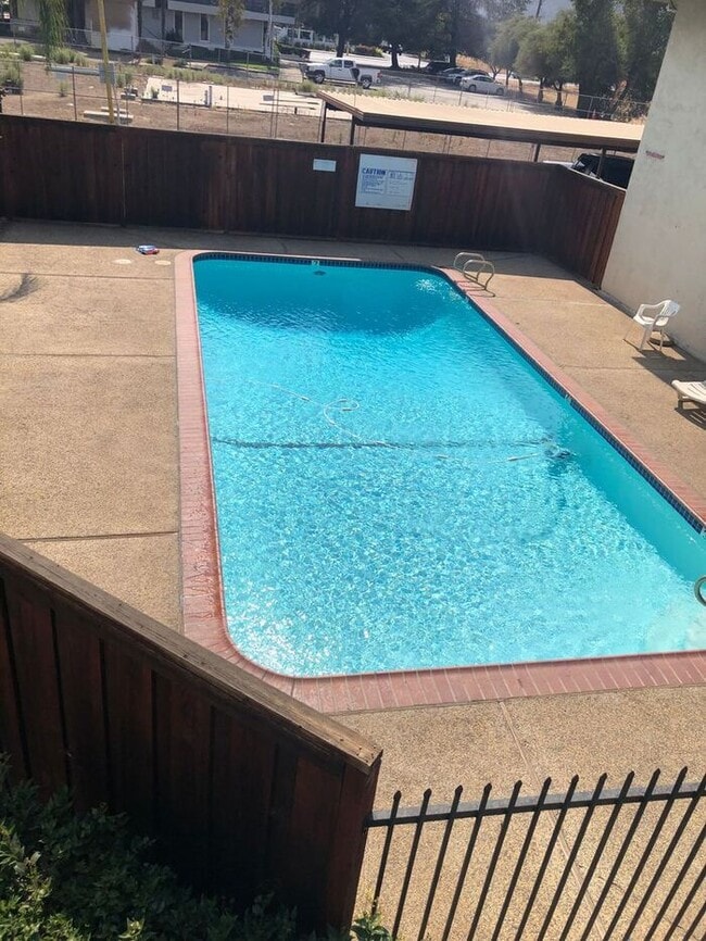 Building Photo - Lower level one bedroom apartment for rent...