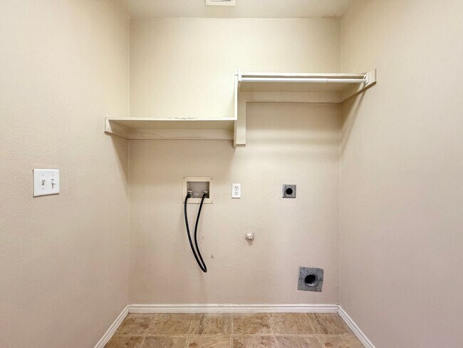Building Photo - 2224 Stonepark Pl