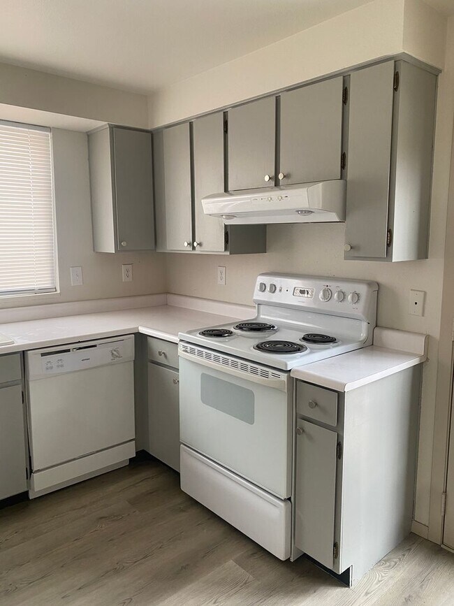 Building Photo - Coming Soon! Beautifully Remodeled 3-Bedroom Home with Fenced Yard & Covered Parking