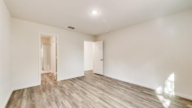 Building Photo - 2035 Clay St