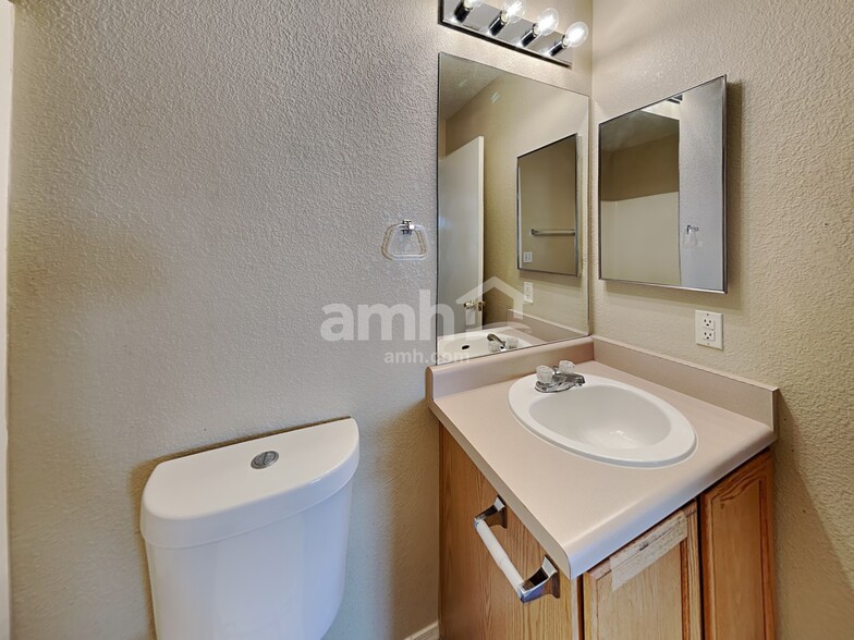 Building Photo - 7033 E Mitchell Flyer Rd