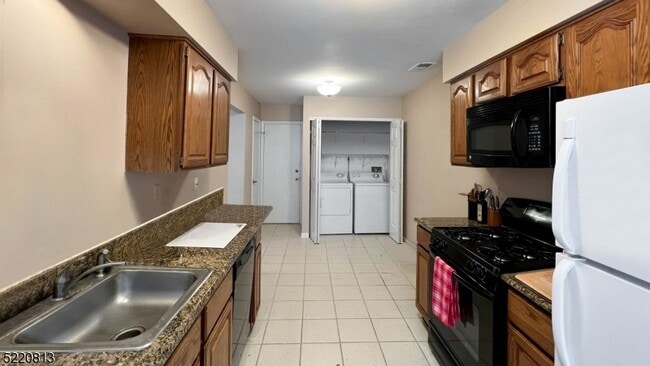 Building Photo - 6 Brookline Ct