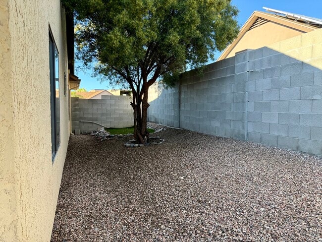 Building Photo - 4871 W Condor Dr