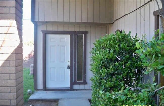 Building Photo - 7758-7760 Pompei Court