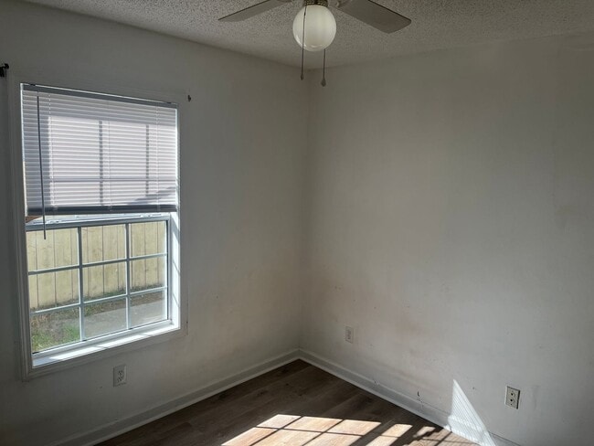 Building Photo - Pet Friendly 3 Bedroom, 2 Bath Duplex in College Park Available Soon!