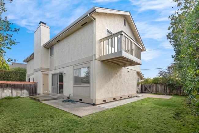 Building Photo - Remodeled 3 Bed 2.5 Bath Townhouse Sunnyvale