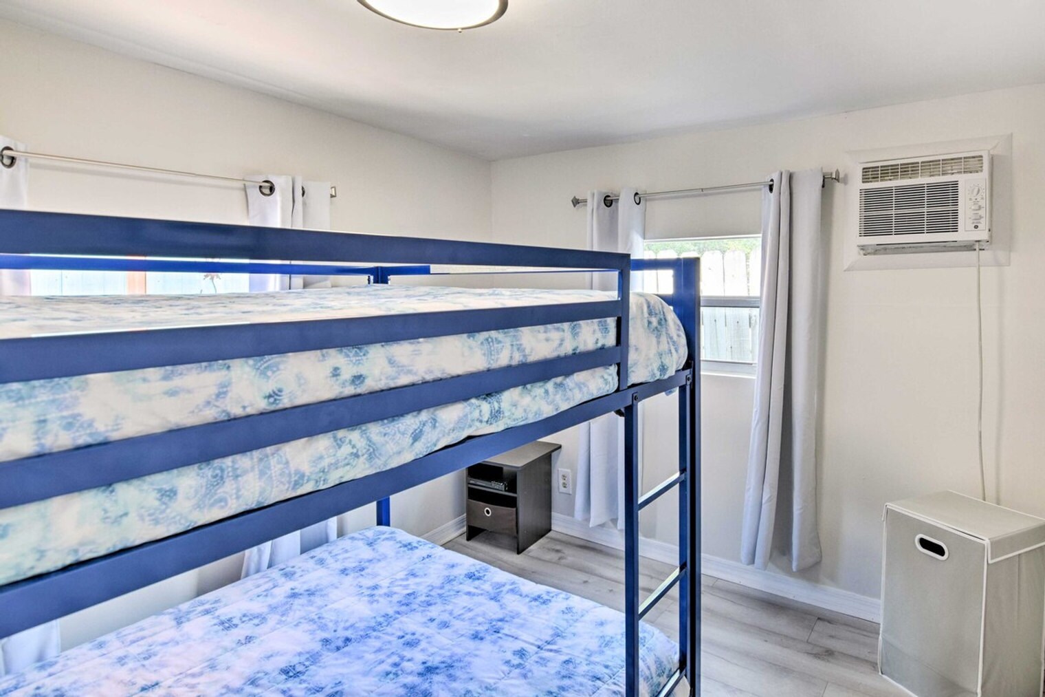 Building Photo - 134 1st Ct