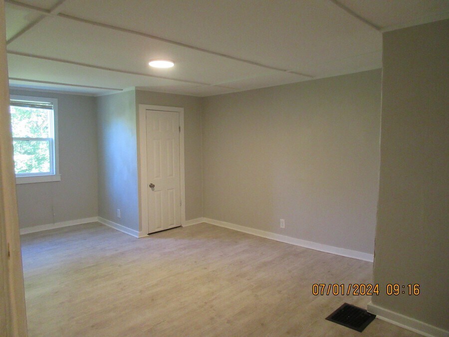 Building Photo - 202 W 3rd St