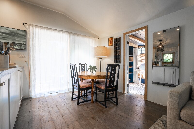 Building Photo - 617 Acacia Ln