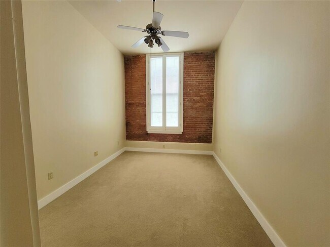 Building Photo - 2315 Harborside Dr