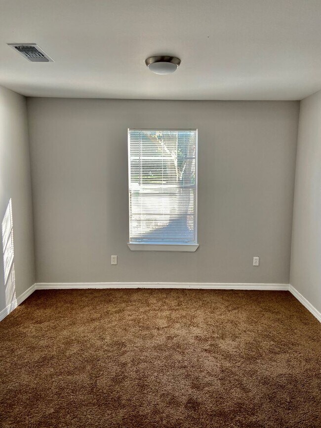 Building Photo - Gulfport 3 Bedroom