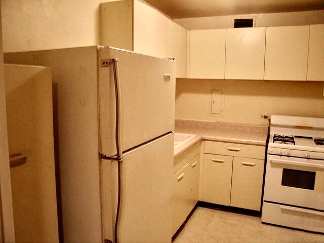 Building Photo - 1451 E 55th St