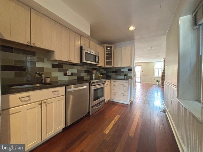 Building Photo - 1218 Riverside Ave