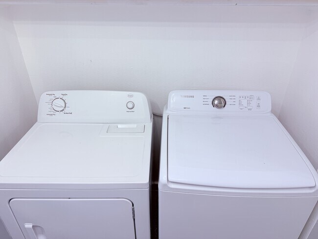 Building Photo - 6519 W Newberry Rd