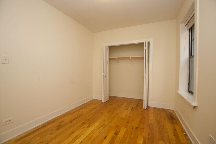 Building Photo - 1456 W Byron St